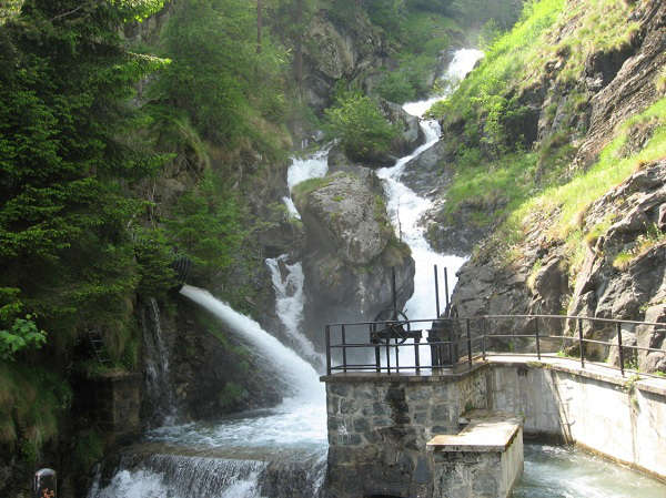 Derivazione idroelettrica sul torrente Petit Monde in Valtournenche