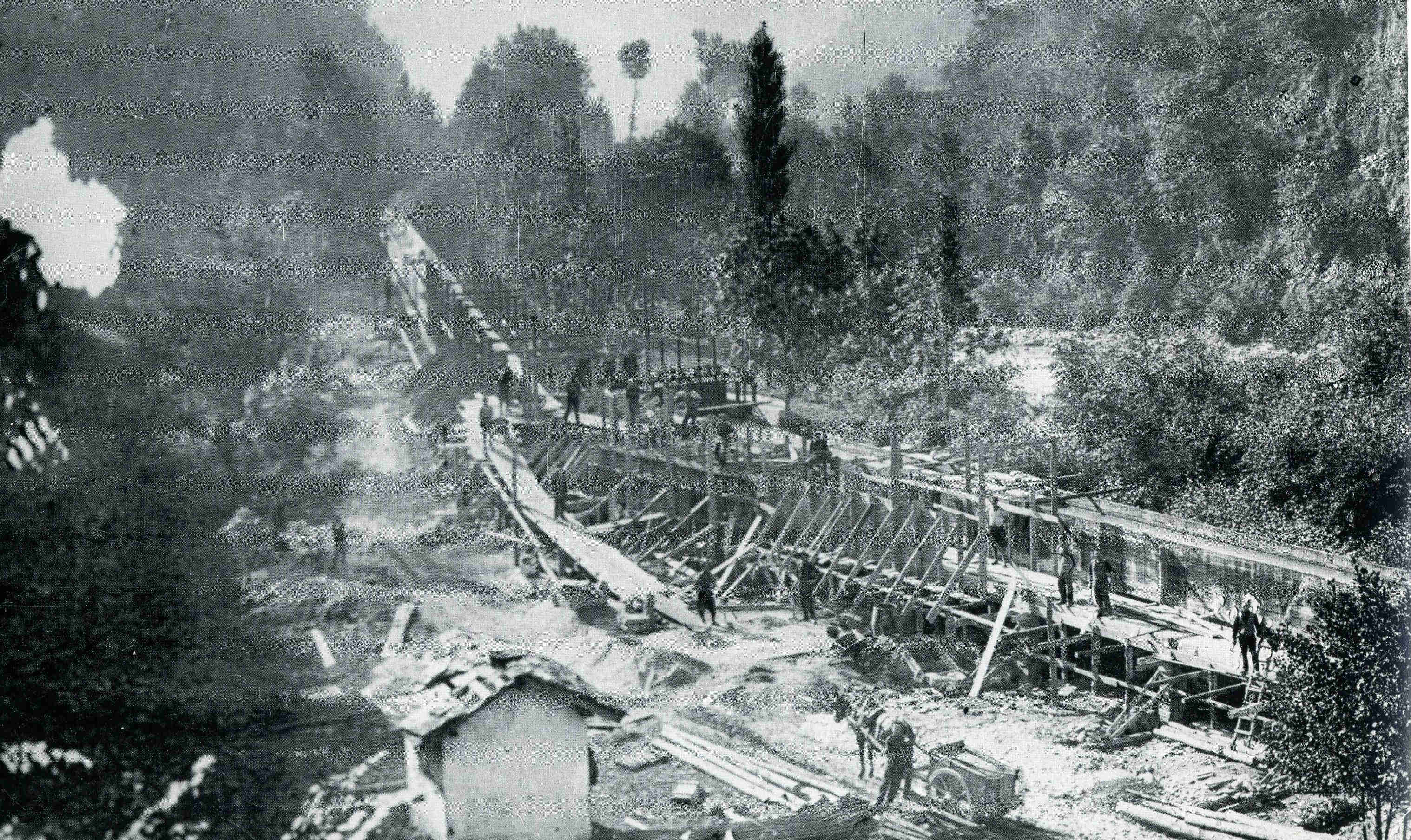 Costruzione del canale derivatore della centrale di Saumont ad Aosta della Cooperativa Forza e Luce 1929 LOW