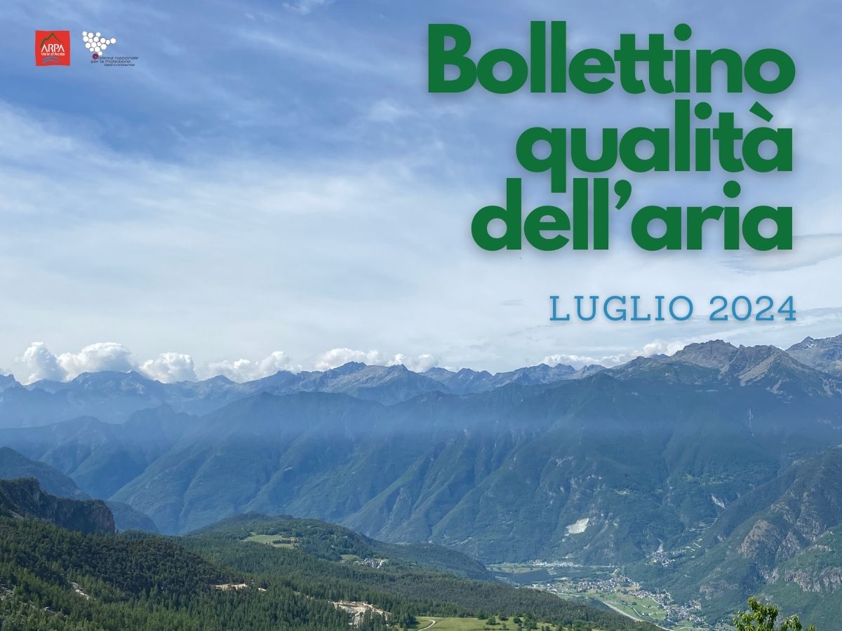 immagine della striscia di polveri nella media valle, cielo nel quale le nuvole disegnano eleganti forme, collina e media montagna in primo piano ricoperta di alberi, montagne in secondo piano