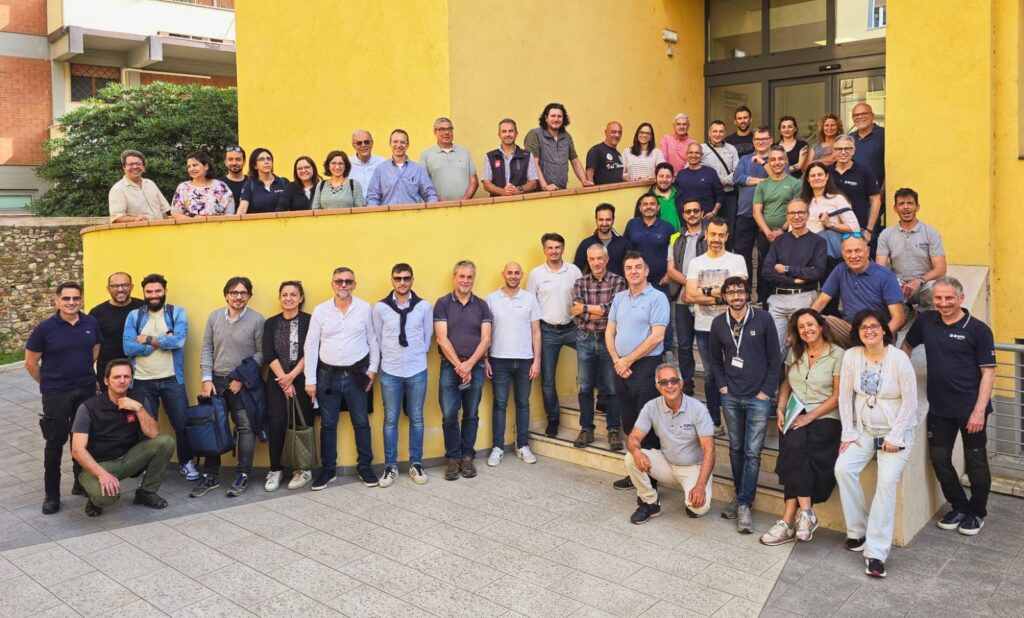 immagine dei circa 70 tecnici SNPA si sono trovati in Toscana per affinare e condividere le tecniche di monitoraggio con i droni