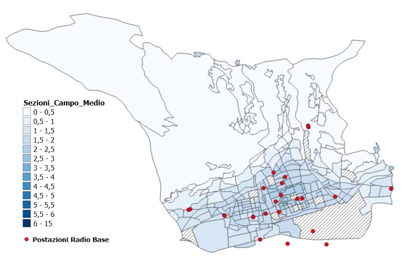 mappa della zona di Aosta nella quale si sono concentrati gli studi su esposizione a RF, sulla sinistra la legenda che spiega con i colori più intensi una maggiore esposizione derivante dalle simulazioni, ma con l'applicazione del correttivo di 0.5