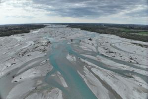 Tronchi e rami nei fiumi: dal cielo, l'intelligenza artificiale impara a censirli