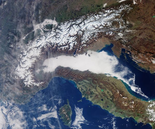 Immagine satellitare della Pianura Padana coperta dalle polveri sottili (fonte ESA)