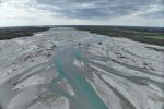 foto da drone del fiume tagliamento in friuli venezia giulia