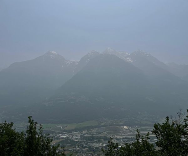 Foschia sulla piana di Aosta, impedisce di vedere le montagne in secondo piano