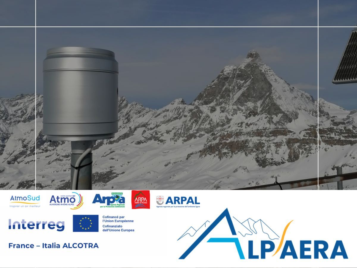 strumento di misura della qualità dell'aria, sullo sfondo il cervino. In primo piano i loghi dei partner di progetto.