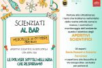 Portare alla cittadinanza  i temi che trattiamo nell'ambito della nostra attività come la ricerca, i controlli e il monitoraggio dell’ambiente:  questo l’obiettivo degli  aperitivi scientifici. Gli esperti  Devis Panont e Roberta Ferrarese vi aspettano alla Bocciofila di  Via Giorgio Elter, ad Aosta per parlare di  POLVERI SOTTILI. Nella parte sinistra della locandina c'è la data del 30 ottobre e è indicato l'orario 18.00. Il titolo dell'evento è Le polveri sottili nell'aria che respiriamo, Appuntamenti scientifici alla Bocciofila