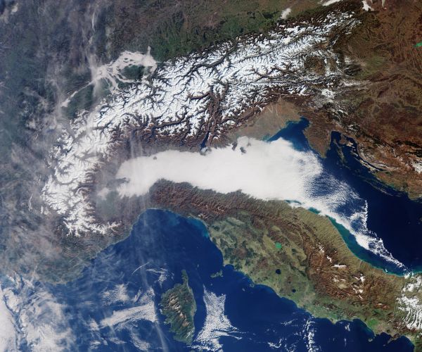 Immagine satellitare della Pianura Padana coperta dalle polveri sottili (fonte ESA)