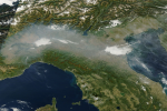 immagine da satellite della Pianura Padana con la foschia data dalla presenza di polveri