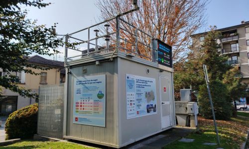 Nuovo look per la stazione di qualità dell’aria di Aosta in Piazza Plouves